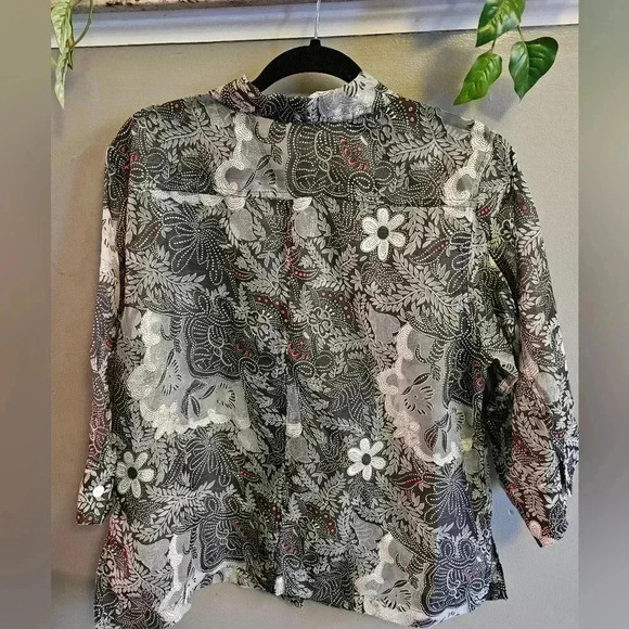 Choices Woman Floral Print Button Down Sheer Blouse (1X) - Picture 4 of 7
